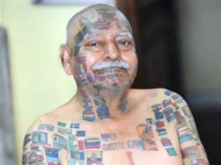 Φωτογραφία για Τα tattoo του είναι παγκόσμιος χάρτης ( Photo )