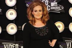 Η Adele πλουσιότερη κατά 14 εκατομμύρια λίρες