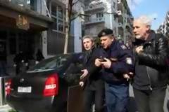 Έκαναν δώρο στη Μέρκελ ένα κουτί… περιττώματα!