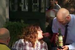 VIDEO: Τι τραβάνε και οι σερβιτόροι με τους τρελούς πελάτες…