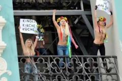 Οι γυμνόστηθες Ουκρανές ακτιβίστριες ξαναχτυπούν!