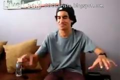 Μιμείται ήχους αυτοκινήτων και μηχανών με απίστευτο τρόπο! (video)