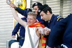 Συνέλαβαν 13 Γερμανούς ακτιβιστές που διαμαρτύρονταν υπέρ της Ελλάδας