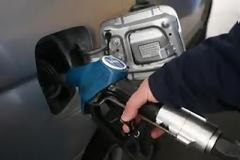 Εμπάργκο του Ιράν εναντίον της Ελλάδος. Στα 2 Ευρώ έφθασε η τιμή της αμόλυβδης βενζίνης