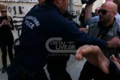 Ηράκλειο :  Συγγενής όρμησε στον «βιαστή δολοφόνο» ( Photo )