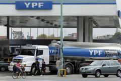 Στην Αργεντινή εθνικοποιούν το πετρέλαιο…