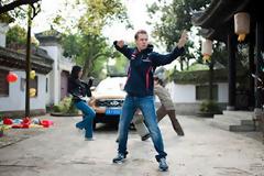 Ο Sebastian Vettel πρωταγωνιστεί σε Kung Fu ταινία μικρού μήκους