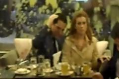 Έριξαν γιαούρτια και μουστάρδα σε Άδωνι Γεωργιάδη και Ευγενία Μανωλίδου – ΒΙΝΤΕΟ
