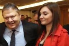 O Bενιζέλος ρίχνει στη ''μάχη'' νέους και άφθαρτους