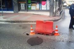 Άνοιξε η άσφαλτος στο κέντρο της Λαμίας