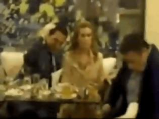 Φωτογραφία για Σε βίντεο το γιαούρτωμα Γεωργιάδη - Μανωλίδου