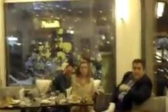 Επίθεση με γιαούρτια στον Άδωνι Γεωργιάδη (video)