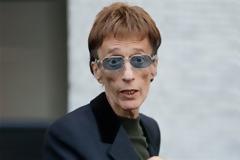 Ετοιμοθάνατος ο Robin Gibb