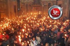 Στις 14:20 πραγματοποιήθηκε η αφή του Αγίου Φωτός (Δείτε αποκλειστικές εκπληκτικές εικόνες από την τελετή αφής του Αγίου Φωτός)