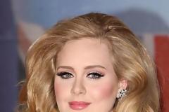 H Adele η πιο πλούσια μουσικός της Βρετανίας