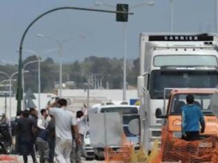 Φωτογραφία για Σύλληψη παράνομων μεταναστών και διακινητή στο λιμάνι της Πάτρας
