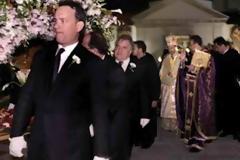 Ο Τομ Χανκς στην περιφορά του Επιταφίου της Αγίας Σοφίας!