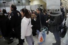 Βιογραφικά από όλη τη χώρα για θέση σε σούπερ μάρκετ