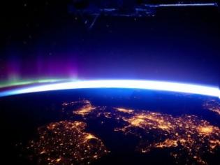 Φωτογραφία για Αστροναύτης εύχεται καλό Πάσχα με φωτογραφίες από το διάστημα μέσω twitter
