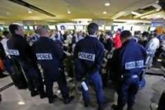 Διαδήλωση ακτιβιστών στο αεροδρόμιο του Παρισιού