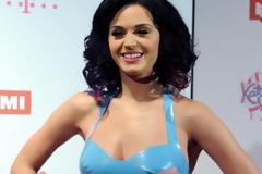Η Katy Perry έχει εμμονή με τους εξωγήινους