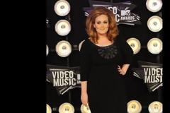 Η Adele είναι η πλουσιότερη τραγουδίστρια κάτω των 30