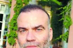 Δικομματισμός σημαίνει … «έχω μπάρμπα στην Κορώνη»