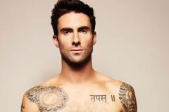 O Adam Levine είναι κολακευμένος από το ενδιαφέρον της Jennifer Love Hewitt