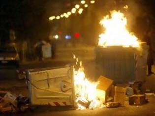 Φωτογραφία για Μπαράζ εμπρησμών σε κάδους, στο κέντρο της Αθήνας