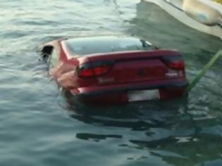 Φωτογραφία για Θεσσαλονίκη : Αυτοκίνητο με 4 επιβάτες έπεσε στη θάλασσα