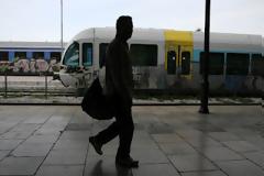 Μαροκινός λαθρομετανάστης έκλεβε περαστικούς με ψεύτικο όπλο και 1 πριόνι