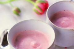 ΣΥΝΤΑΓΗ: Γρήγορη και ελαφριά mousse φράουλας