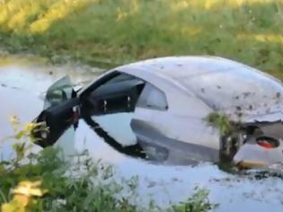 Φωτογραφία για Ένα Nissan GTR έπεσε μέσα σε ποτάμι! Δείτε το βίντεο... (VID)