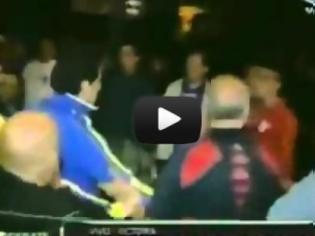 Φωτογραφία για Ξύλο μεταξύ οπαδών και παικτών της Μπόκα! ( Video )