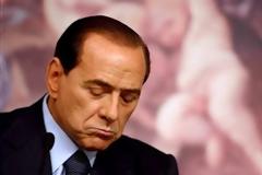 Στριπτιζέζ ντυμένες καλόγριες σε πάρτυ του Σ. Μπερλουσκόνι