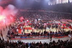 «Στείλτε τα εισιτήρια»!