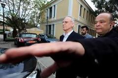 Μήνυμα αναγνώστη για τις χειροπέδες που... δεν έβαλε ο Τσοχατζόπουλος