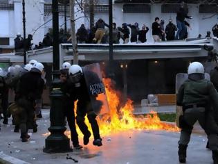 Φωτογραφία για Που οφείλεται το μένος των Ελλήνων για την ελληνική αστυνομία;