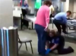 Φωτογραφία για VIDEO: Γυναίκα ξέσπασε σε λυγμούς την ώρα της σωματικής έρευνας!