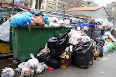 Μαζεύονται τα σκουπίδια στη Θεσσαλονίκη