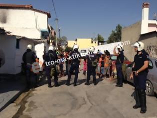 Φωτογραφία για Με ηρεμία και ισχυρή αστυνομική δύναμη η κατεδάφιση του καταυλισμού στις Αχαρνές