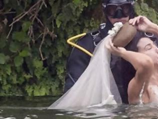 Φωτογραφία για Η Μόνικα Μπελούτσι παίρνει το μπάνιο της σε λίμνη φορώντας νυφικό - Η πιο σέξι γυναίκα του κόσμου στα γυρίσματα της νέας της ταινίας