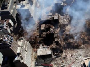 Φωτογραφία για Ανατριχιαστικές εικόνες από ελικόπτερο - Oι φλεγόμενοι Δίδυμοι Πύργοι λίγο πριν καταρρεύσουν