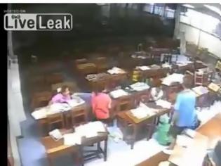 Φωτογραφία για ΒΙΝΤΕΟ-Ανεμοστρόβιλος χτύπησε δημοτικό σχολείο