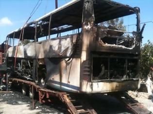 Φωτογραφία για Κάηκε ολοσχερώς λεωφορείο του ΚΤΕΛ Ηλείας - Σώος ο οδηγός