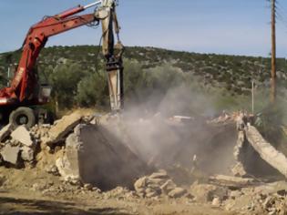 Φωτογραφία για Σαν τη Χαλκιδική δεν έχει: Εμποδίζουν με παράνομους φράχτες την πρόσβαση στις παραλίες