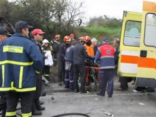 Φωτογραφία για Αχαΐα: Δύο νεκροί σε σύγκρουση Ι.Χ. με απορριμματοφόρο - Tους απεγκλώβισε η πυροσβεστική