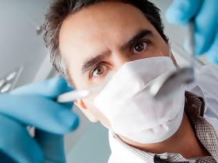 Φωτογραφία για Μετανάστες οδοντίατροι αναζητούν «γέφυρες» στο εξωτερικό - Η κρίση μείωσε τις επισκέψεις στα οδοντιατρεία κατά 60%