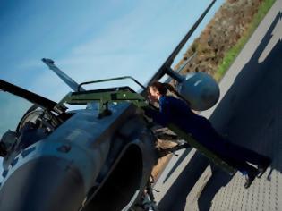 Φωτογραφία για Η Ελληνίδα αμαζόνα των F 16 που εντυπωσίασε το ΝΑΤΟ - Φωτογραφίες...