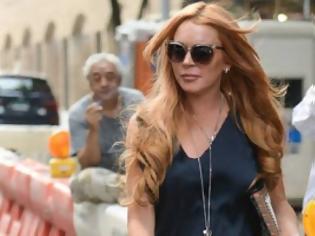 Φωτογραφία για Η Lindsay Lohan προσέλαβε υπάλληλο για να την κρατάει νηφάλια